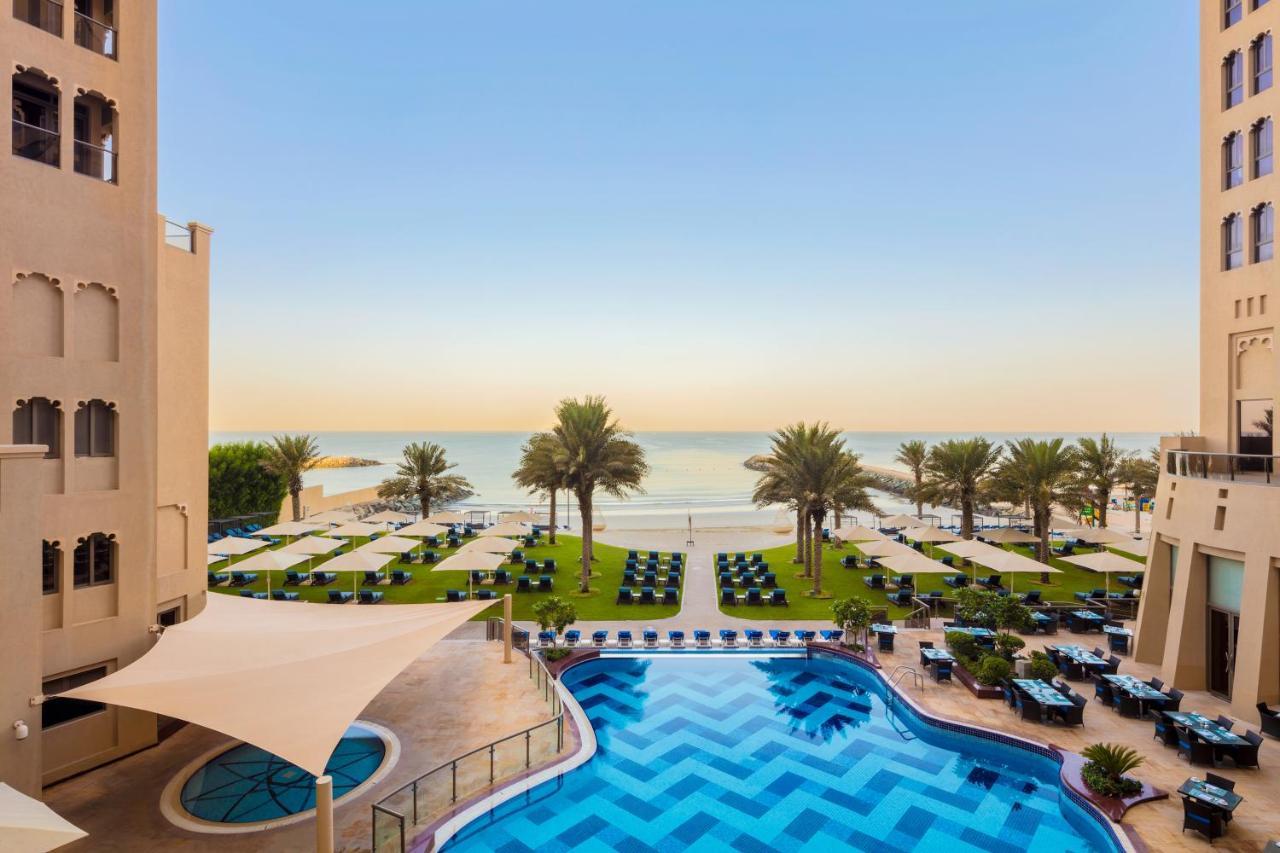 فندق باهي قصر عجمان المظهر الخارجي الصورة The pool at the Jumeirah Beach Hotel