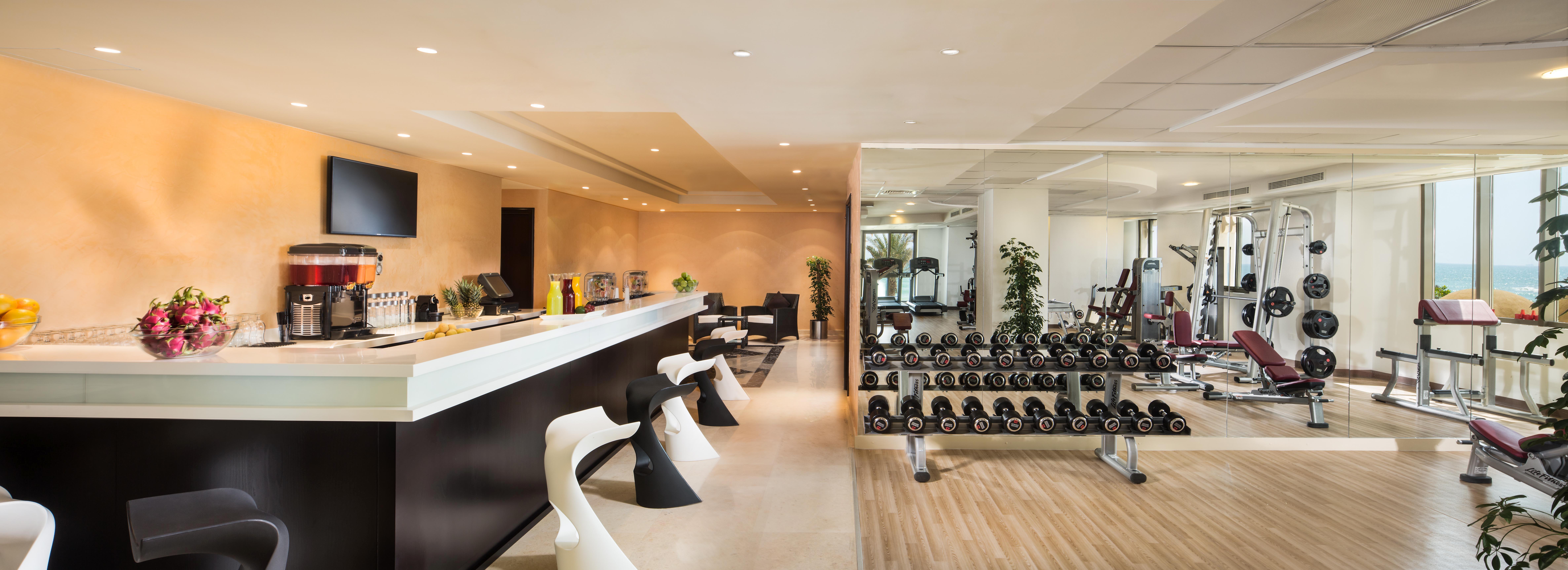 فندق باهي قصر عجمان المظهر الخارجي الصورة The gym at the hotel