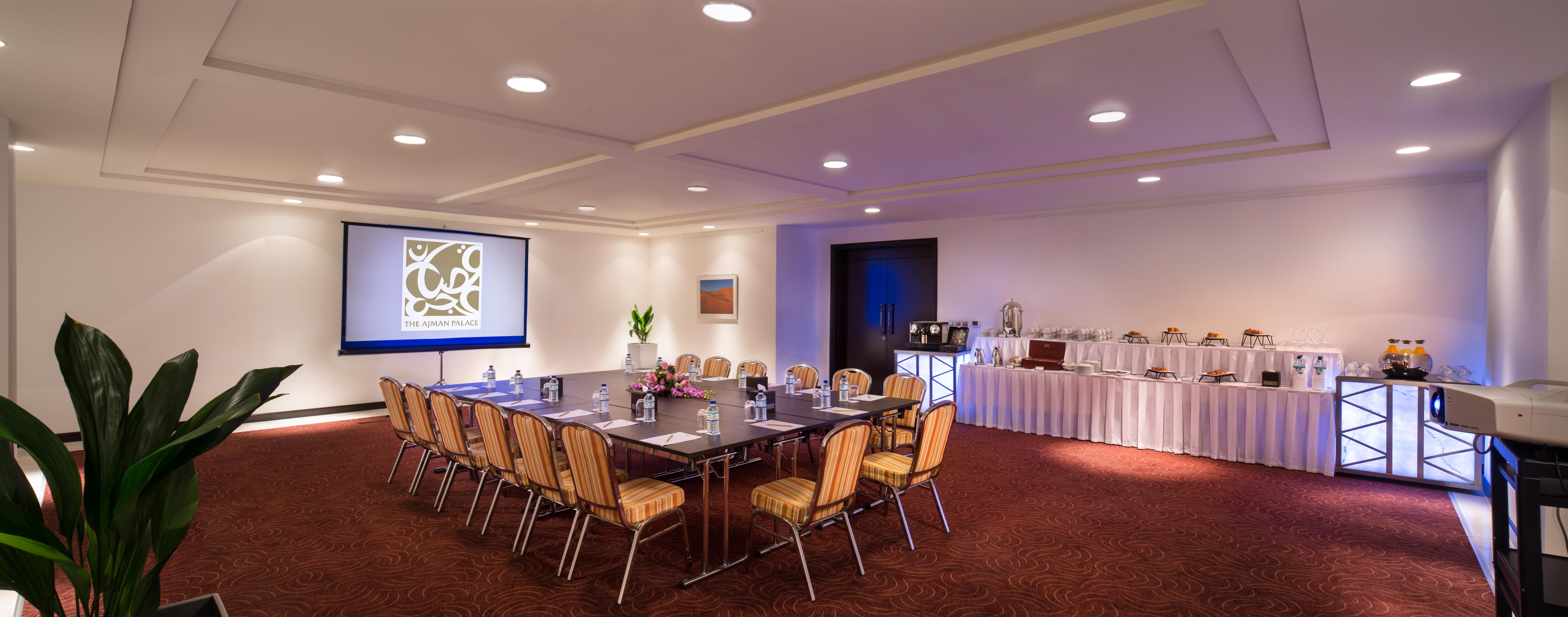فندق باهي قصر عجمان المظهر الخارجي الصورة Meeting room at the Crowne Plaza Hotel, London