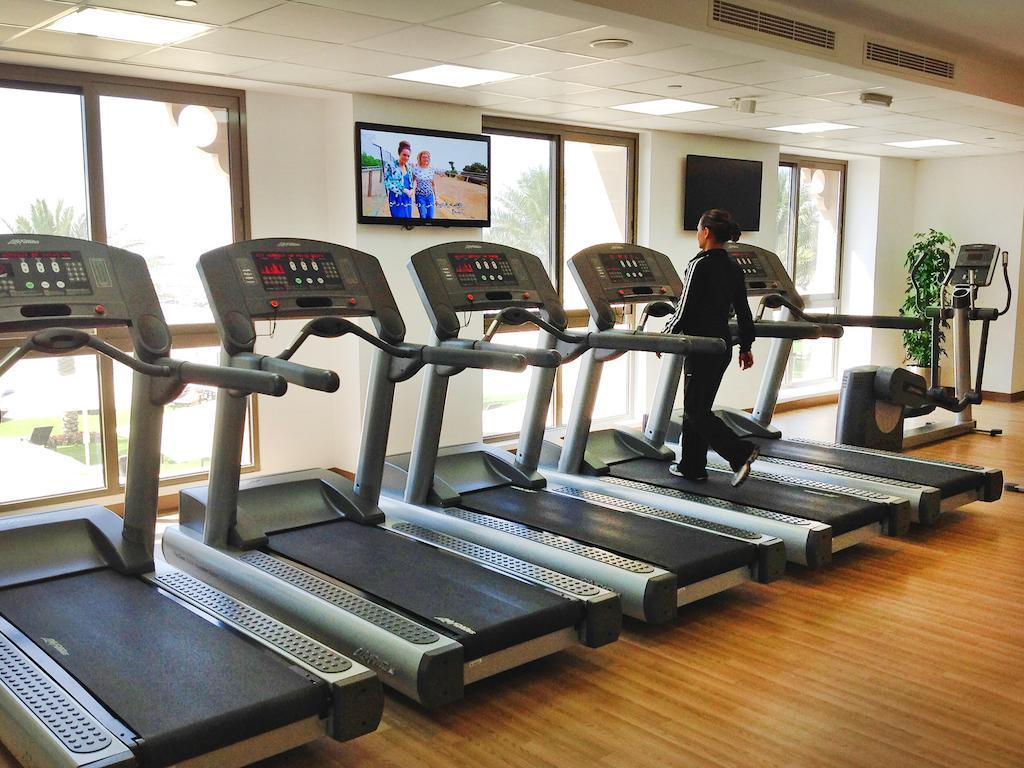 فندق باهي قصر عجمان المظهر الخارجي الصورة Treadmills in a gym