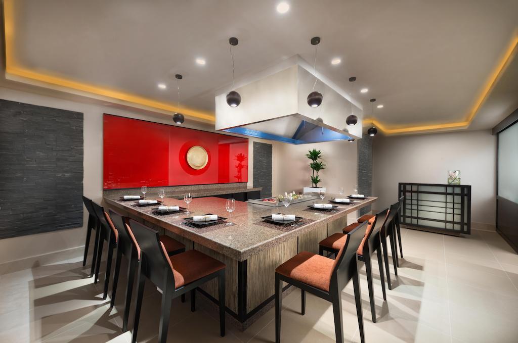 فندق باهي قصر عجمان المظهر الخارجي الصورة Interior of a restaurant