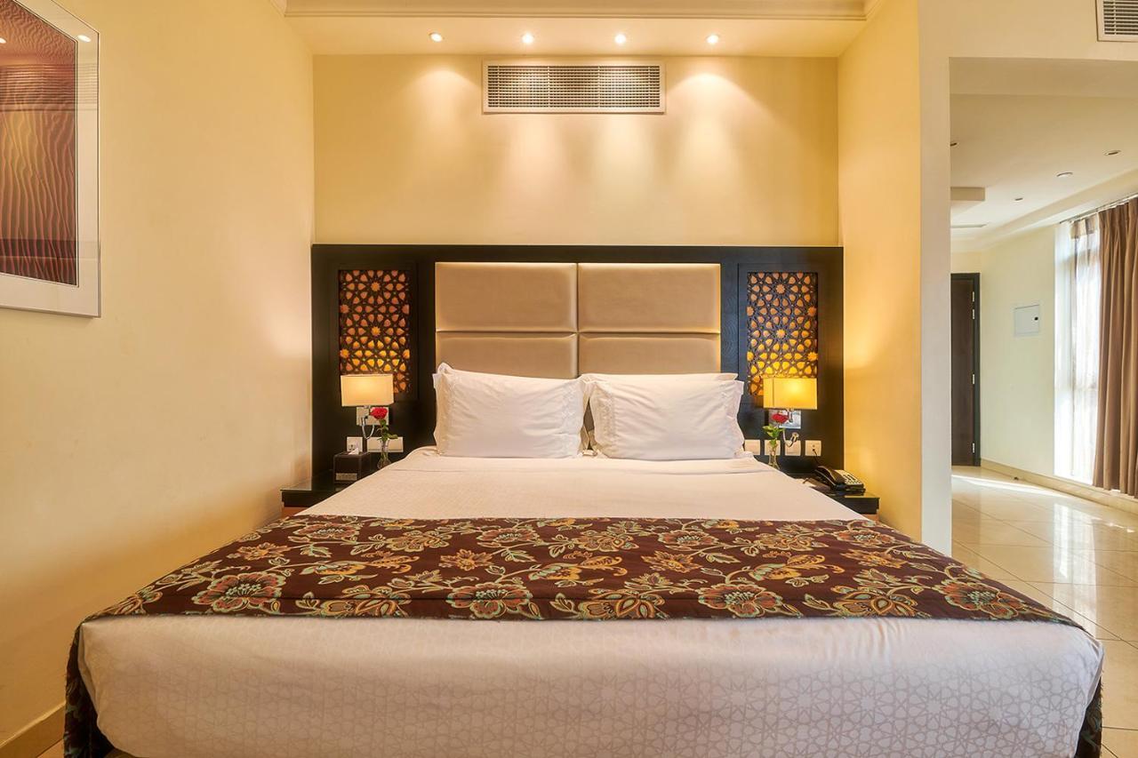 فندق باهي قصر عجمان المظهر الخارجي الصورة A bedroom at the hotel
