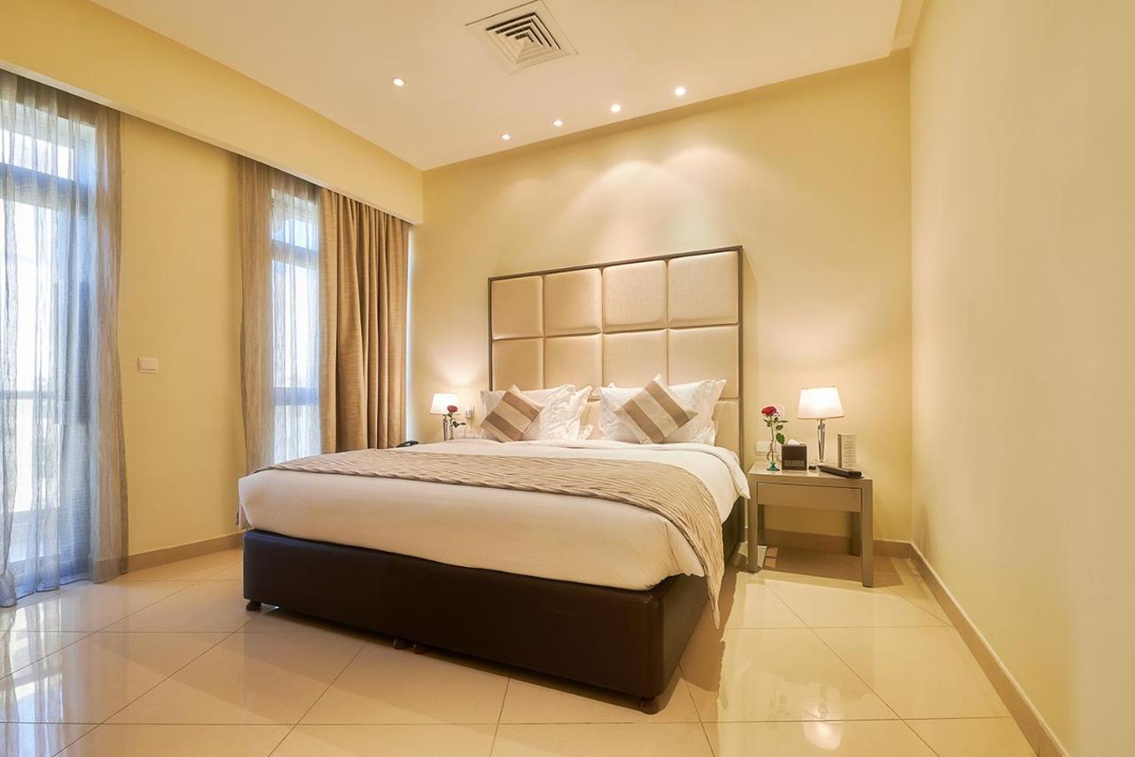 فندق باهي قصر عجمان المظهر الخارجي الصورة A bedroom at the hotel